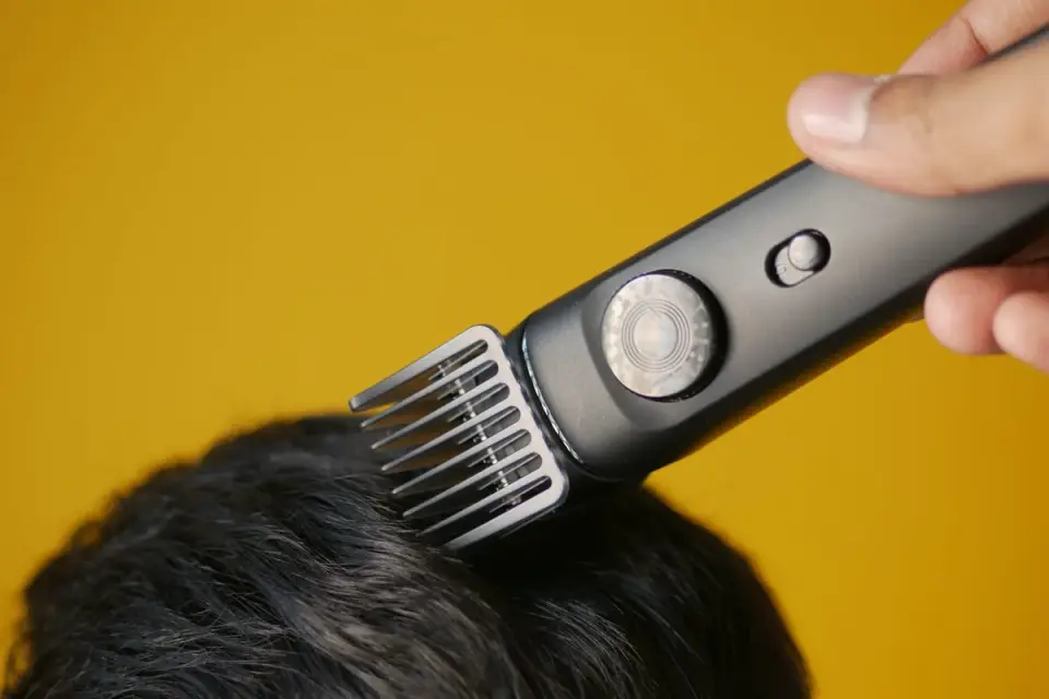 Close-up of a dog clipper blade with a guard comb attached